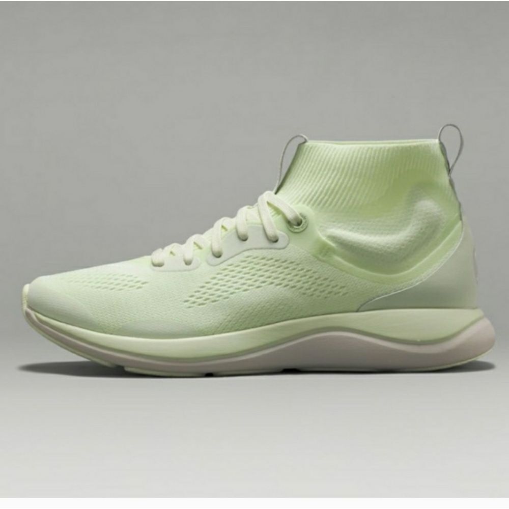 NWT WOMENS LULULEMON CHARGEFEEL MID WORKOUT SHOE, SIZE 8.5